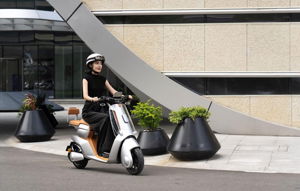 electric-mopeds-for-commuting